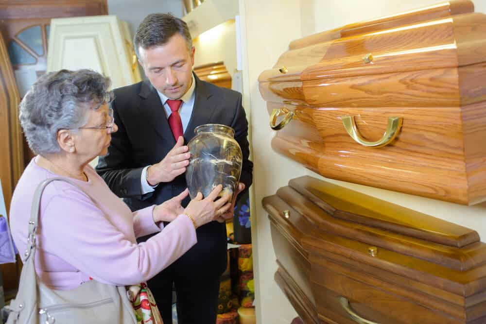 woman-shopping-for-urn A cremation provider showing an older woman an urn