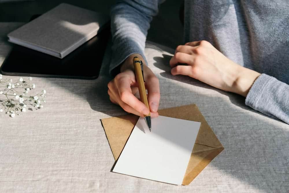 funeral-thank-you-message-from-family woman writes funeral thank you message from family